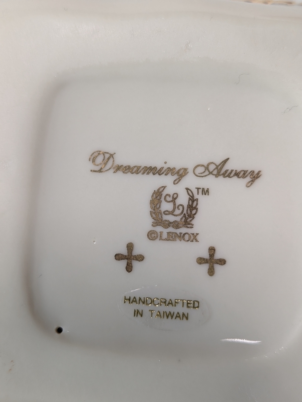 Lenox "Dreaming Away" Figurine Napping Sleeping Cat on Pillow  Gold Trim - Picture 10 of 14